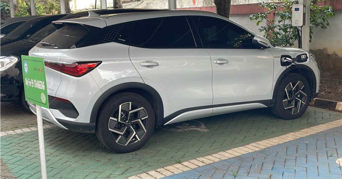 UIN Jakarta Provides Charging Stations Platform for Electric Vehicles 